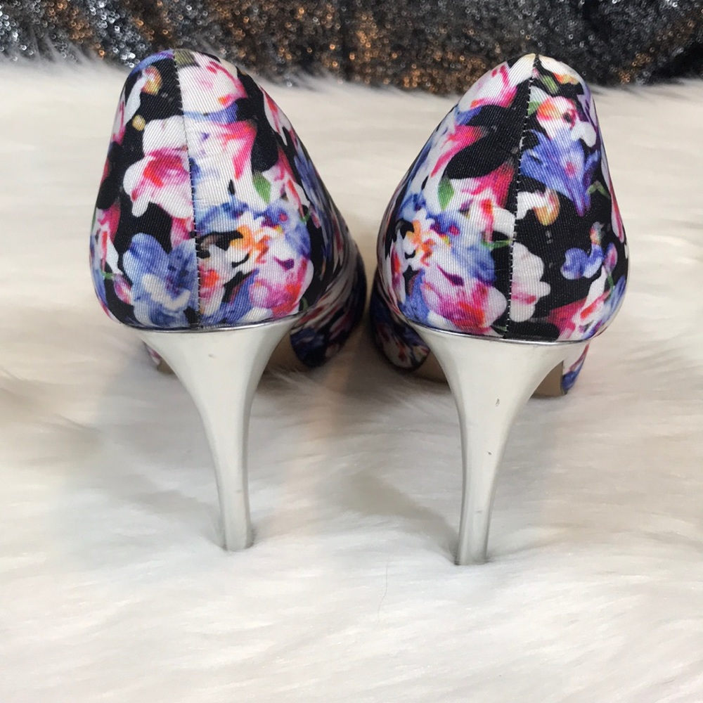 Apt 9 Floral Print with metallic heels - Picture 3 of 5
